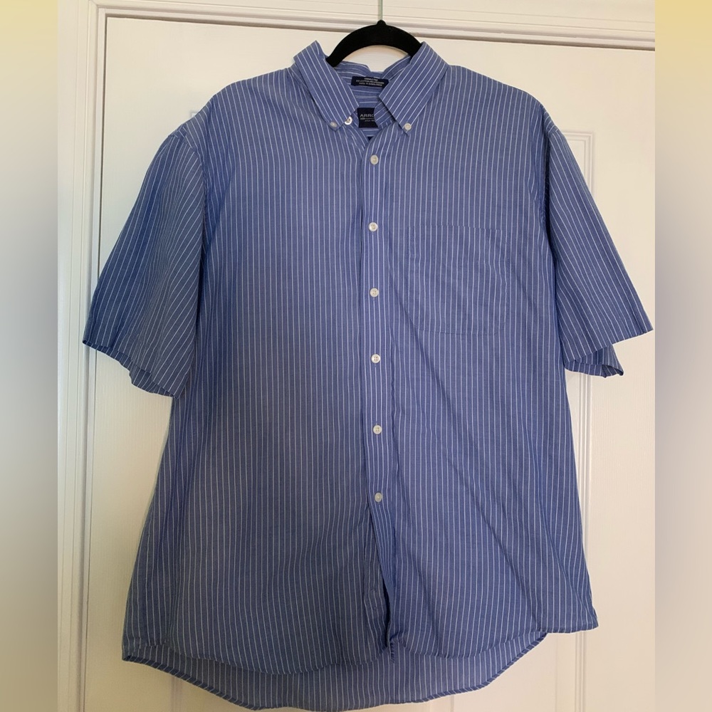 Short sleeve men’s button-down shirt; business casual